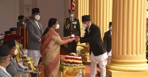 सम्माननिय राष्ट्रपति  श्री विद्या भण्डारी ज्यु,को बाहुलीबाट प्रवल जनसेवा तेश्रो पदक ग्रहण गर्दै !  